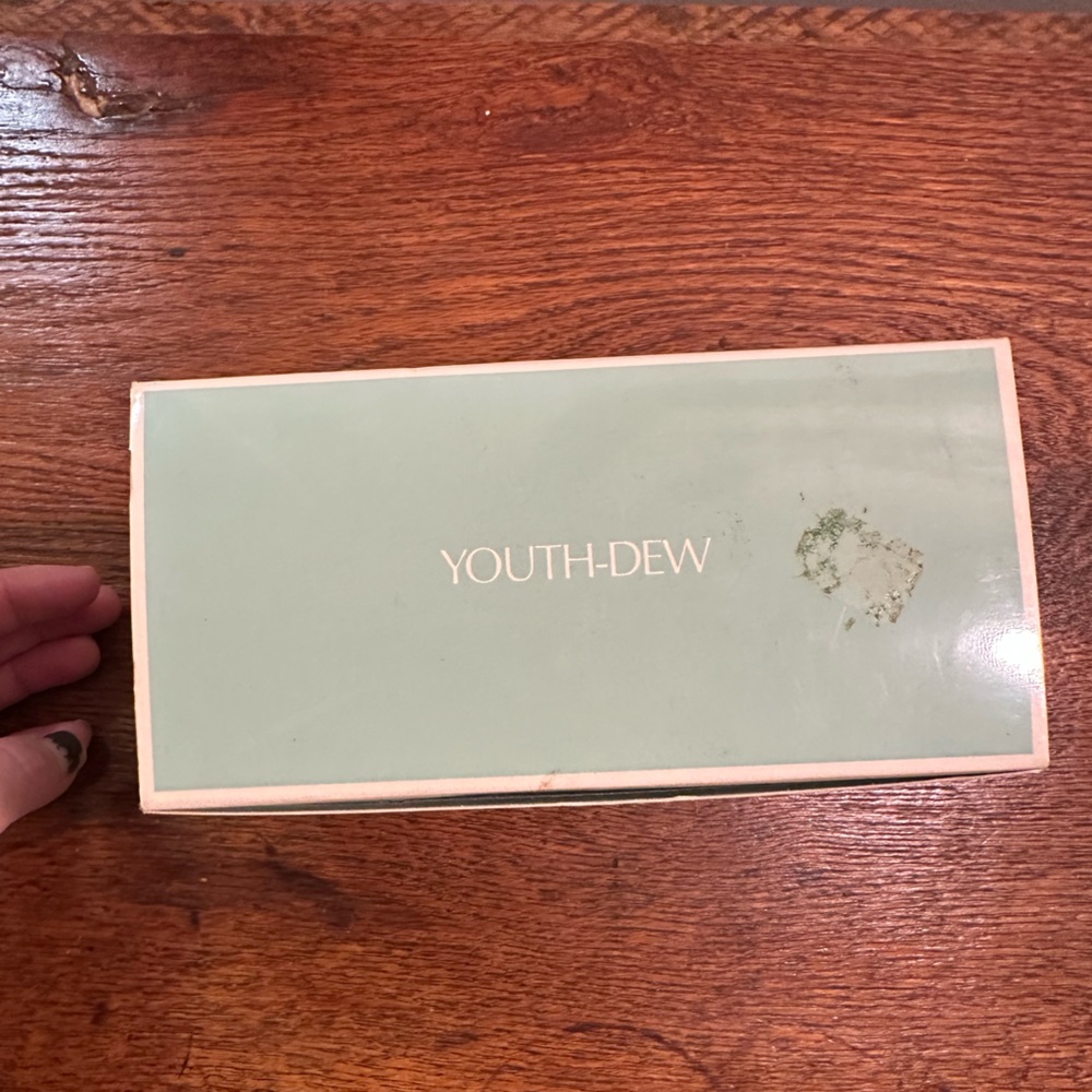 Estee Lauder Youth-Dew Dusting Powder - Picture 6 of 6